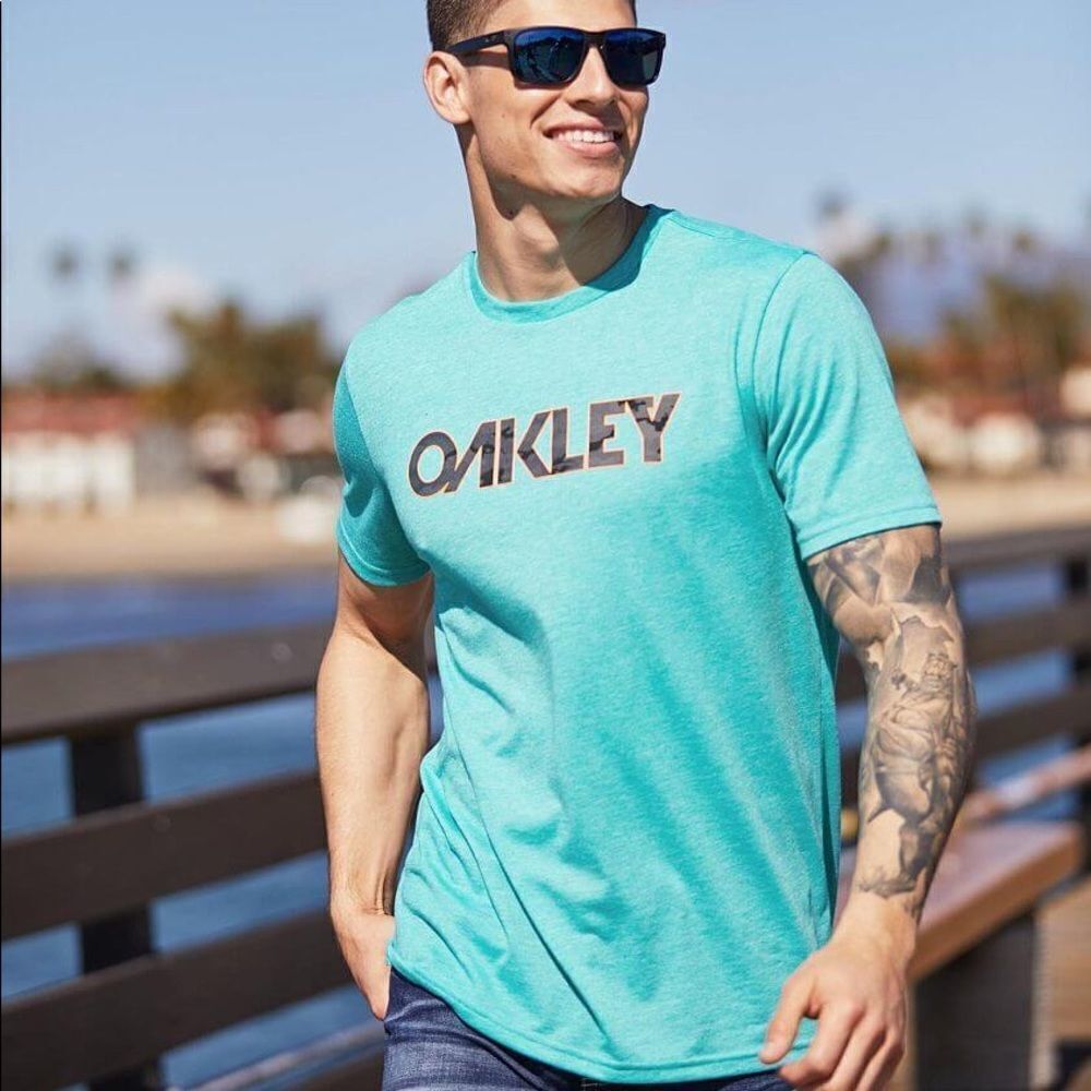 ✨HP✨Oakley Tshirt✨